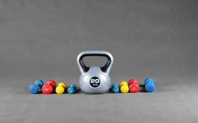 Comment utiliser des haltères : conseils et exercices